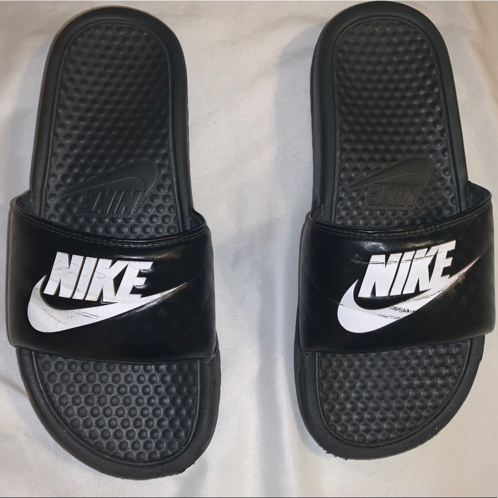 Nike Benassi black slides